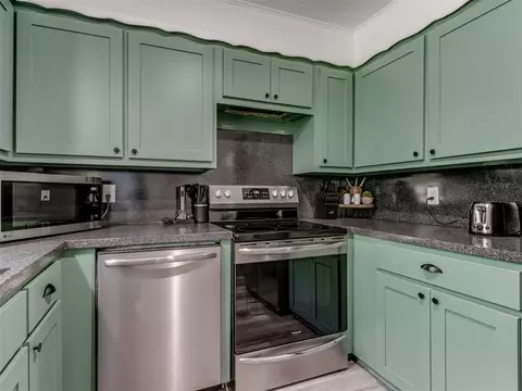 Kitchen - 1033 Mockingbird Ln, Norman, OK 73071 photo 4 of 5