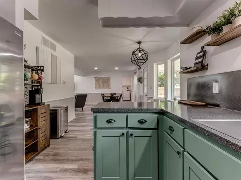 Kitchen - 1033 Mockingbird Ln, Norman, OK 73071 photo 5 of 5