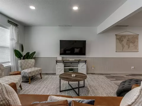 Living - 1033 Mockingbird Ln, Norman, OK 73071 photo 2 of 5
