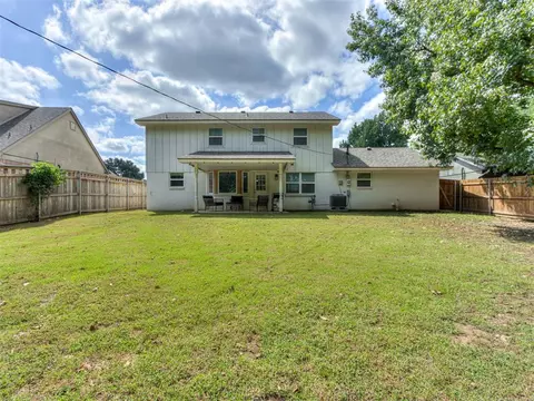 Exterior - 1033 Mockingbird Ln, Norman, OK 73071 photo 5 of 6
