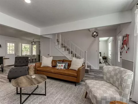 Living - 1033 Mockingbird Ln, Norman, OK 73071 photo 5 of 5