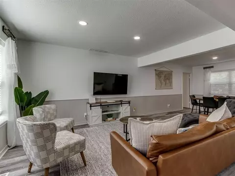 Living - 1033 Mockingbird Ln, Norman, OK 73071 photo 1 of 5