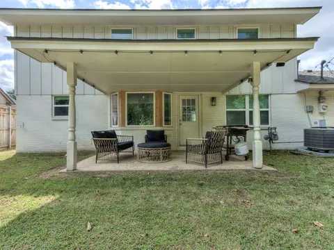 Exterior - 1033 Mockingbird Ln, Norman, OK 73071 photo 3 of 6