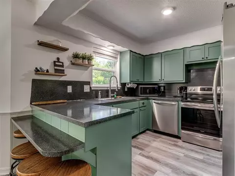 Kitchen - 1033 Mockingbird Ln, Norman, OK 73071 photo 2 of 5