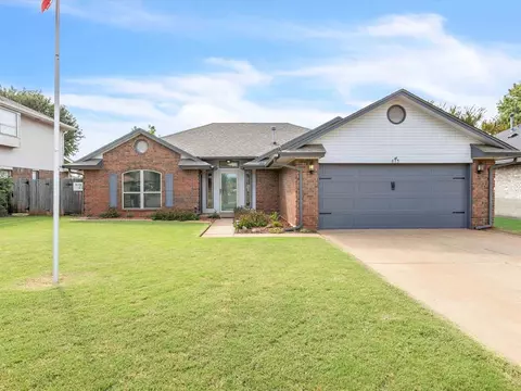 613 Blue Ridge Dr, Edmond, OK 73003