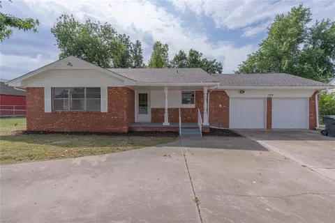 104 W Silver Meadow Dr, Midwest City, OK 73110