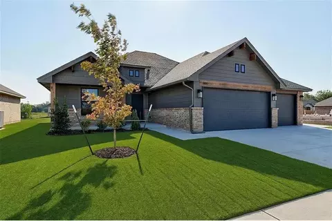 5100 Misty Wood Ln, Mustang, OK 73064