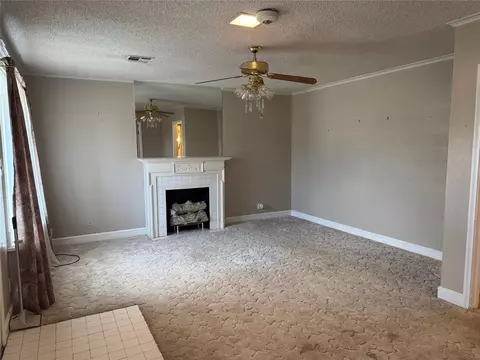 Living - 818 Elm St, Altus, OK 73521 photo 1 of 5
