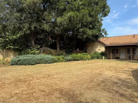 Exterior - 818 Elm St, Altus, OK 73521 photo 5 of 8