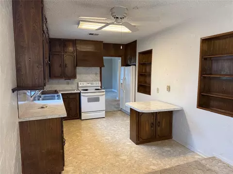 Kitchen - 818 Elm St, Altus, OK 73521 photo 2 of 2