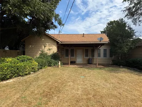 Exterior - 818 Elm St, Altus, OK 73521 photo 7 of 8