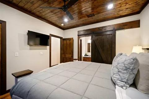 Bedroom - 79 Silent Stream Trl, Broken Bow, OK 74728 photo 7 of 9