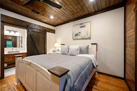 Bedroom - 79 Silent Stream Trl, Broken Bow, OK 74728 photo 6 of 9