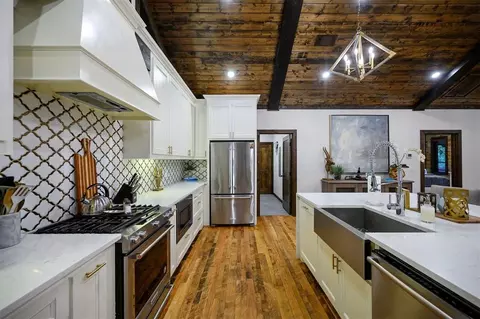 Kitchen - 79 Silent Stream Trl, Broken Bow, OK 74728 photo 1 of 2