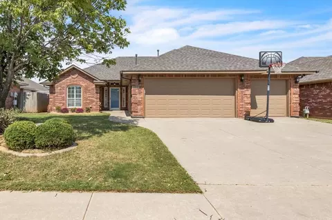 1613 SW 31st Ter, Moore, OK 73160