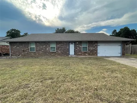 465 Echo Ln, Harrah, OK 73045