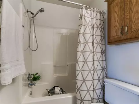 Bath - 1209 Briar Patch Way, Norman, OK 73071 photo 2 of 3