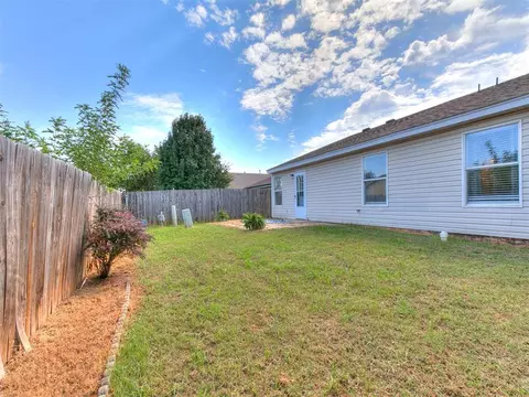 Exterior - 1209 Briar Patch Way, Norman, OK 73071 photo 5 of 7
