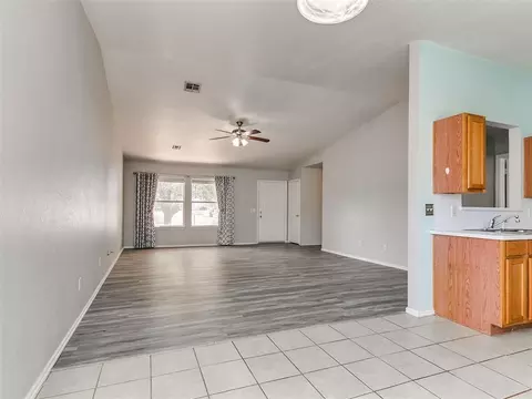 Living - 1209 Briar Patch Way, Norman, OK 73071 photo 4 of 4