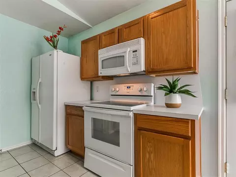 Kitchen - 1209 Briar Patch Way, Norman, OK 73071 photo 4 of 6