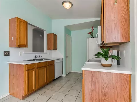 Kitchen - 1209 Briar Patch Way, Norman, OK 73071 photo 2 of 6