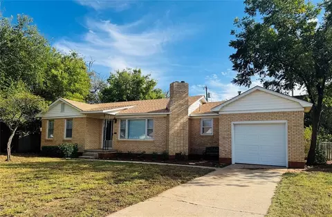 1038 E Walnut St, Altus, OK 73521