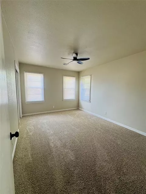 Bedroom - 1038 E Walnut St, Altus, OK 73521 photo 2 of 2
