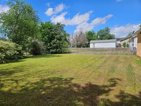 Exterior - 1038 E Walnut St, Altus, OK 73521 photo 4 of 5