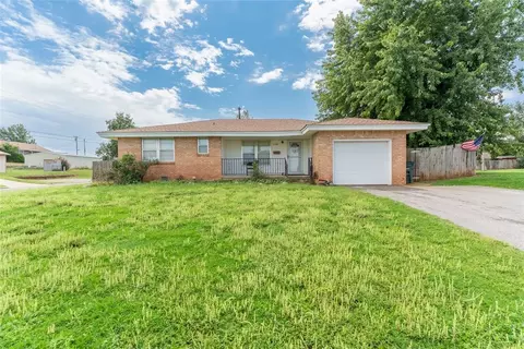 1300 Wells Ave, Clinton, OK 73601