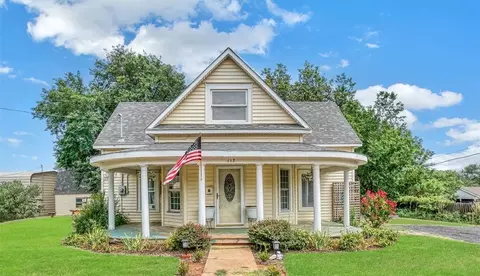 117 W 6th St, Cordell, OK 73632
