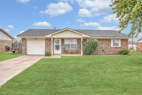 1229 E Ridgecrest Rd, Altus, OK 73521