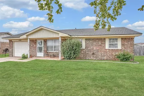 Exterior - 1229 E Ridgecrest Rd, Altus, OK 73521 photo 2 of 4