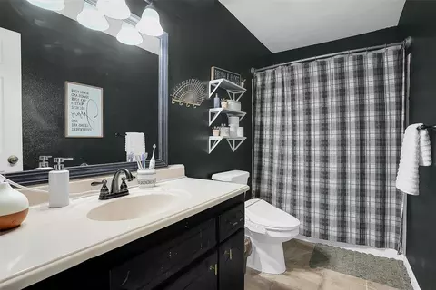Bath - 1229 E Ridgecrest Rd, Altus, OK 73521 photo 3 of 3