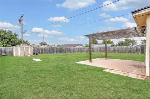 Exterior - 1229 E Ridgecrest Rd, Altus, OK 73521 photo 4 of 4