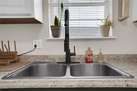 Kitchen - 1229 E Ridgecrest Rd, Altus, OK 73521 photo 3 of 4