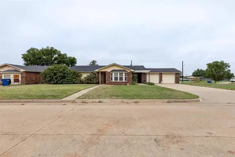 2402 S 15th St, Kingfisher, OK 73750