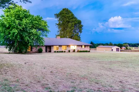 2730 W College Ave, Guthrie, OK 73044