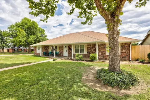 Exterior - 2308 Fox Ave, Moore, OK 73160 photo 2 of 5