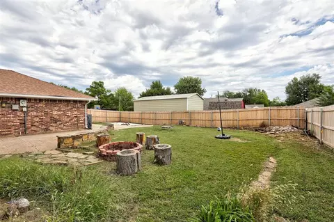 Exterior - 2308 Fox Ave, Moore, OK 73160 photo 5 of 5
