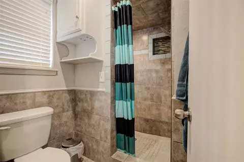 Bath - 2308 Fox Ave, Moore, OK 73160 photo 5 of 7