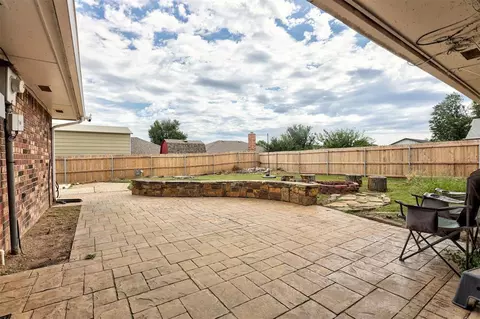 Exterior - 2308 Fox Ave, Moore, OK 73160 photo 3 of 5