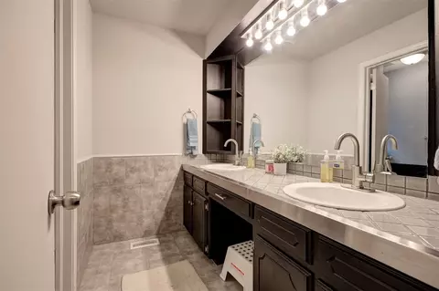 Bath - 2308 Fox Ave, Moore, OK 73160 photo 1 of 7