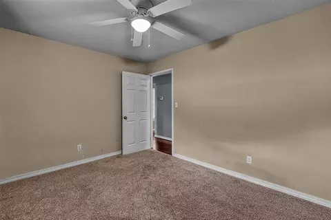 Bedroom - 701 Hayes St, Altus, OK 73521 photo 4 of 7