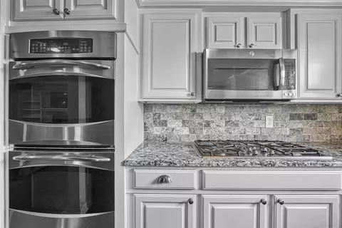 Kitchen - 701 Hayes St, Altus, OK 73521 photo 4 of 5