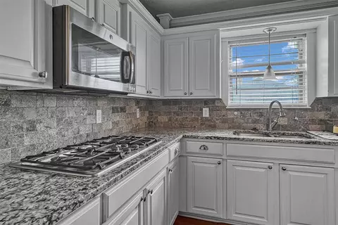 Kitchen - 701 Hayes St, Altus, OK 73521 photo 1 of 5