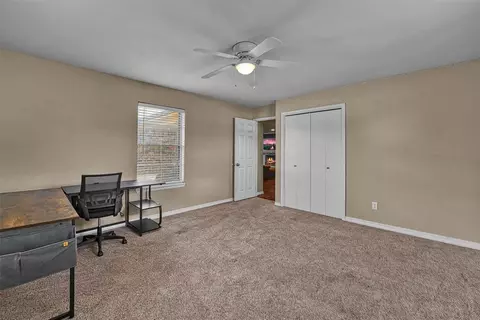 Bedroom - 701 Hayes St, Altus, OK 73521 photo 2 of 7