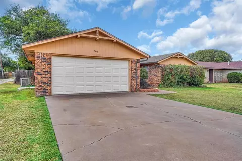 701 Hayes St, Altus, OK 73521