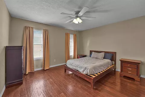 Bedroom - 701 Hayes St, Altus, OK 73521 photo 5 of 7