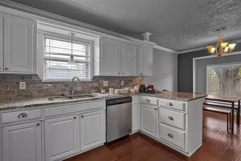 Kitchen - 701 Hayes St, Altus, OK 73521 photo 3 of 5