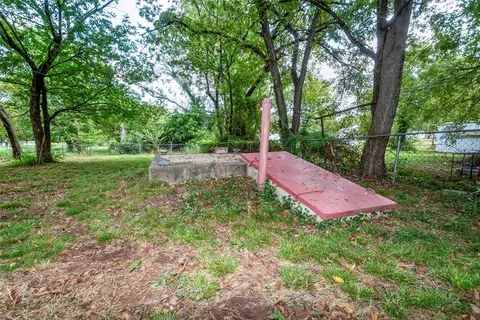 Exterior - 511 W 5th St, Stroud, OK 74079 photo 2 of 4